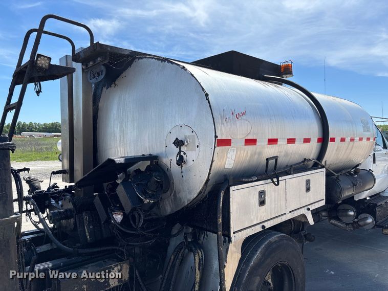 image for item FC5754 2013 Ford F750 oil distributor truck