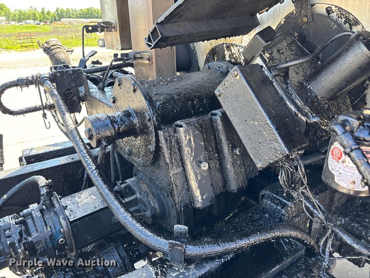 image for item FC5754 2013 Ford F750 oil distributor truck