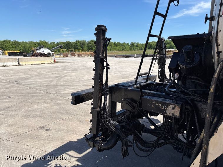image for item FC5754 2013 Ford F750 oil distributor truck