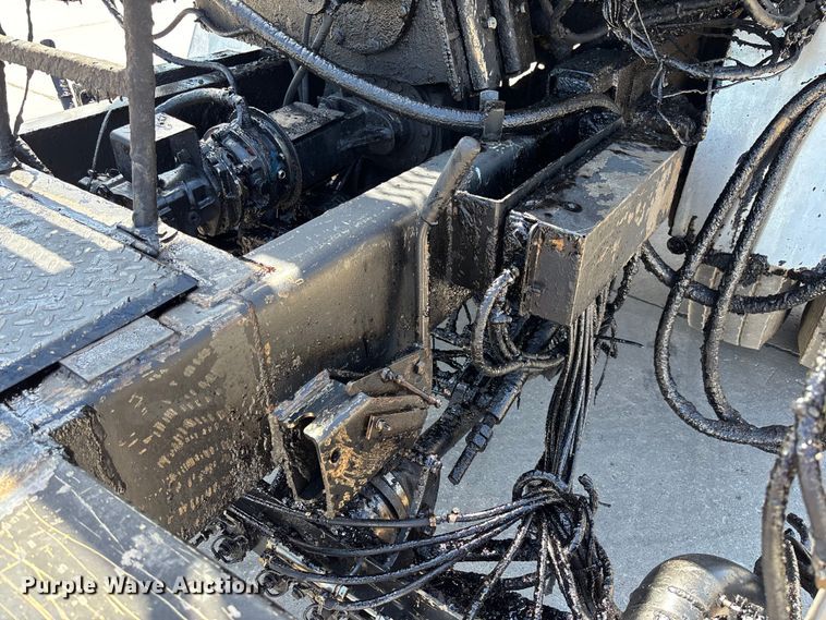 image for item FC5754 2013 Ford F750 oil distributor truck