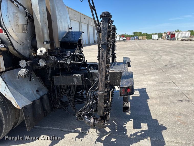 image for item FC5754 2013 Ford F750 oil distributor truck