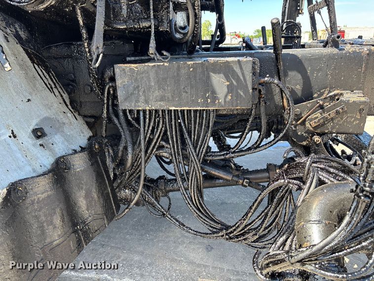 image for item FC5754 2013 Ford F750 oil distributor truck