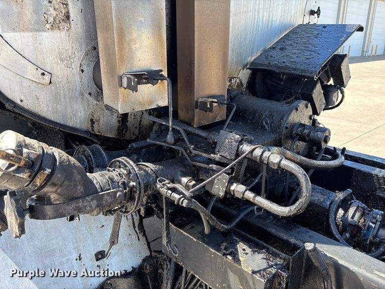 image for item FC5754 2013 Ford F750 oil distributor truck