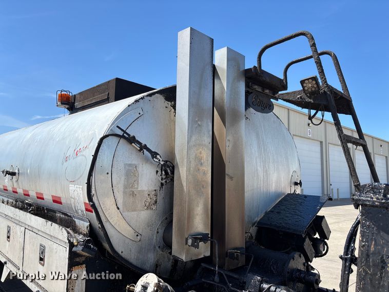 image for item FC5754 2013 Ford F750 oil distributor truck