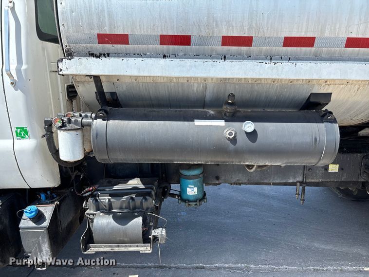 image for item FC5754 2013 Ford F750 oil distributor truck