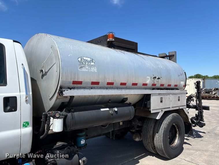 image for item FC5754 2013 Ford F750 oil distributor truck