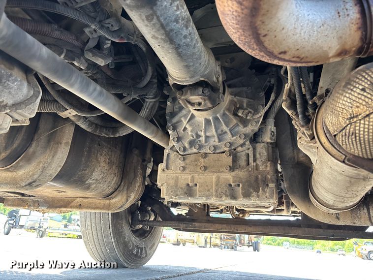 image for item FC5754 2013 Ford F750 oil distributor truck