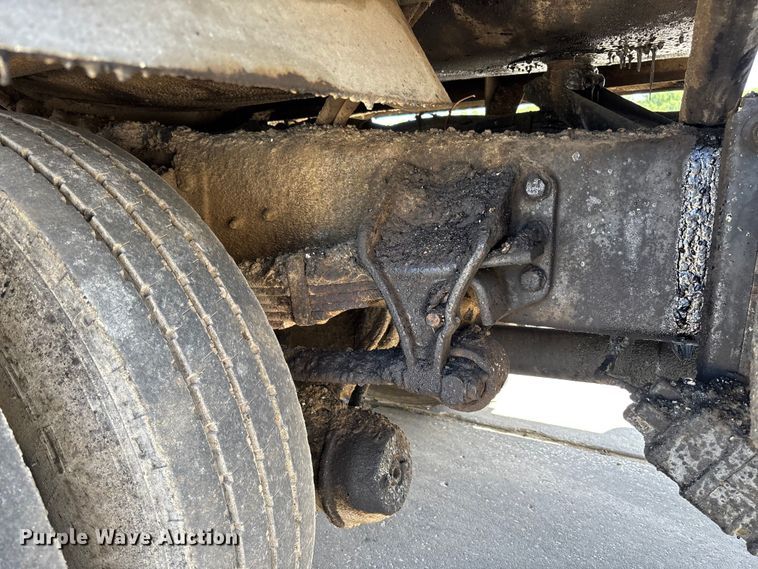 image for item FC5754 2013 Ford F750 oil distributor truck