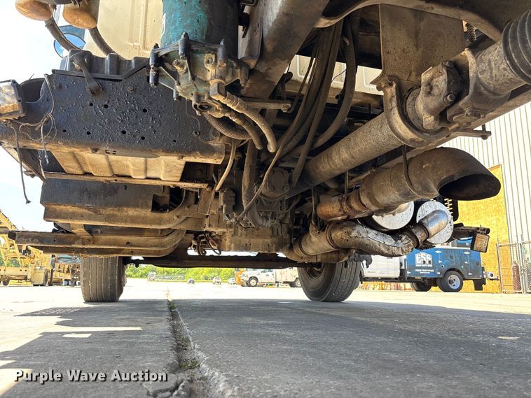 image for item FC5754 2013 Ford F750 oil distributor truck