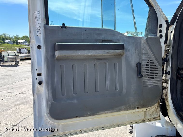 image for item FC5754 2013 Ford F750 oil distributor truck