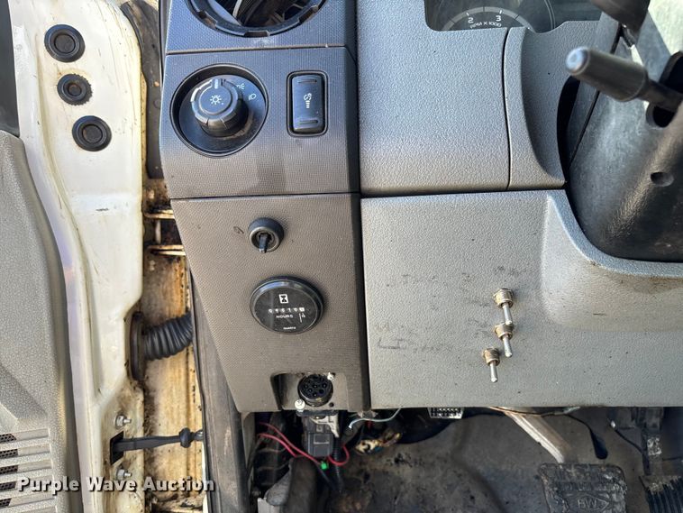 image for item FC5754 2013 Ford F750 oil distributor truck