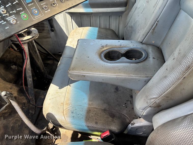 image for item FC5754 2013 Ford F750 oil distributor truck
