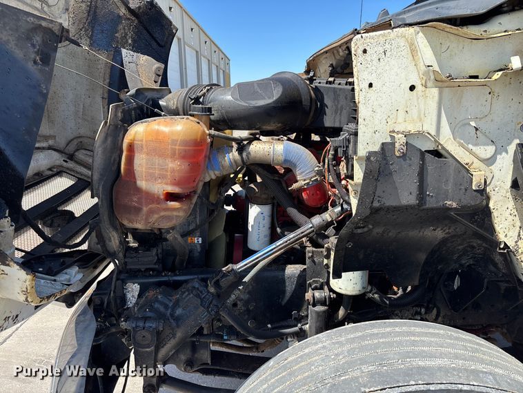 image for item FC5754 2013 Ford F750 oil distributor truck