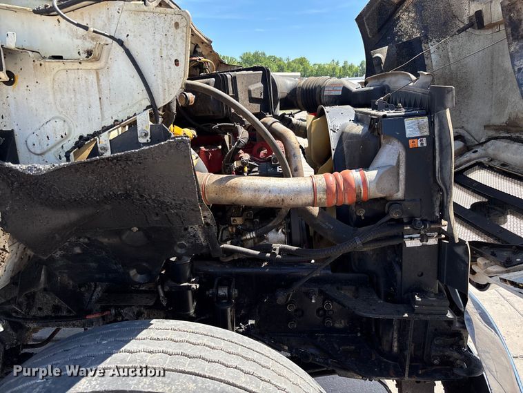 image for item FC5754 2013 Ford F750 oil distributor truck
