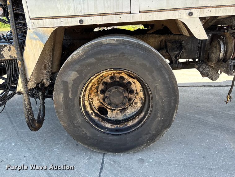 image for item FC5754 2013 Ford F750 oil distributor truck