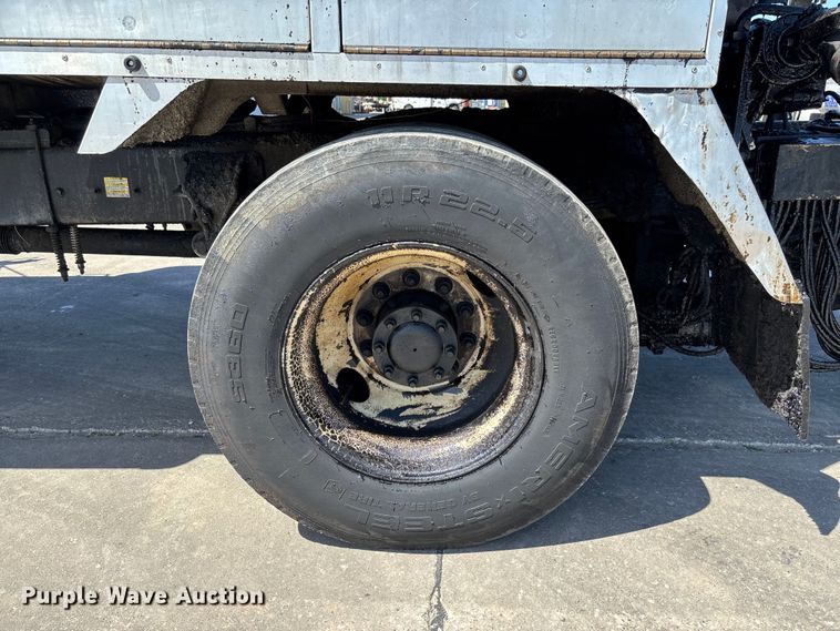 image for item FC5754 2013 Ford F750 oil distributor truck