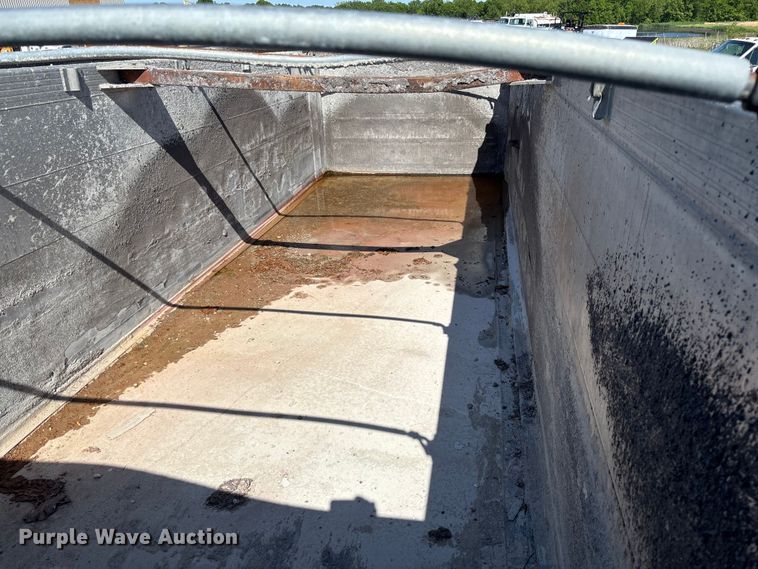 image for item FC5757 2008 Travis end dump trailer