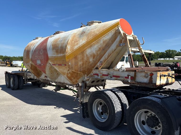 image for item FC5758 1968 Fruehauf tank trailer