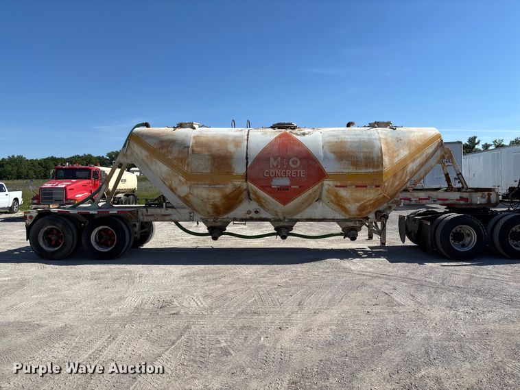 image for item FC5758 1968 Fruehauf tank trailer