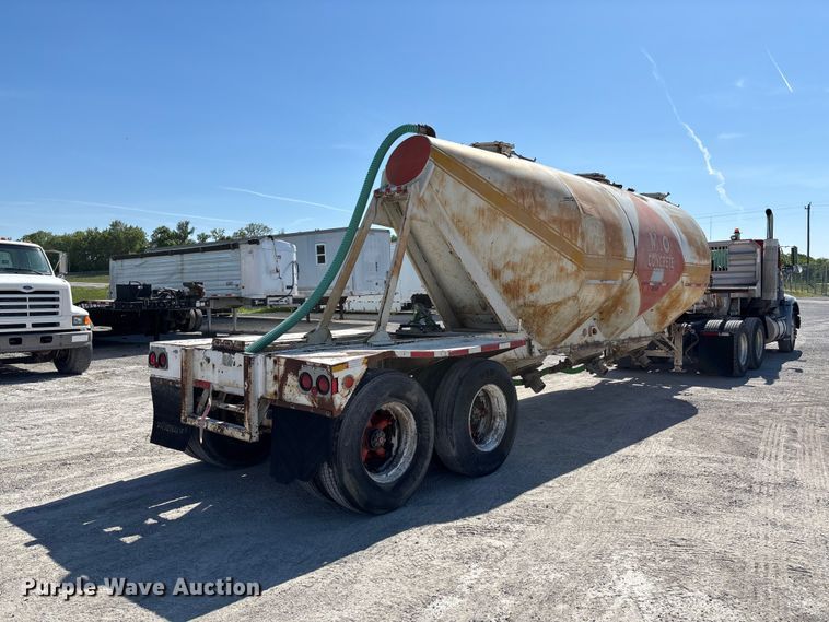 image for item FC5758 1968 Fruehauf tank trailer