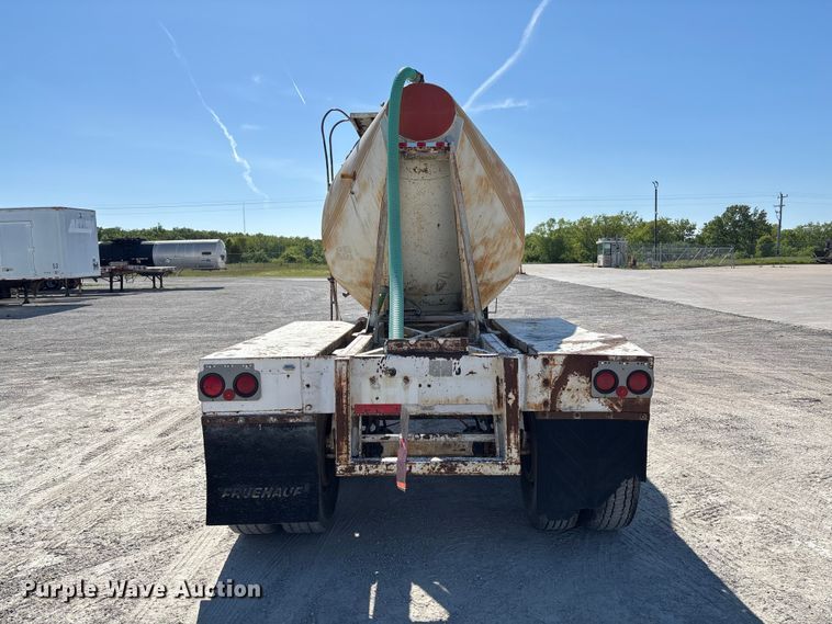 image for item FC5758 1968 Fruehauf tank trailer