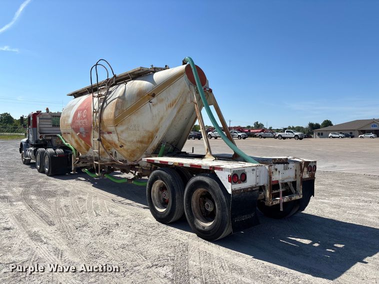 image for item FC5758 1968 Fruehauf tank trailer