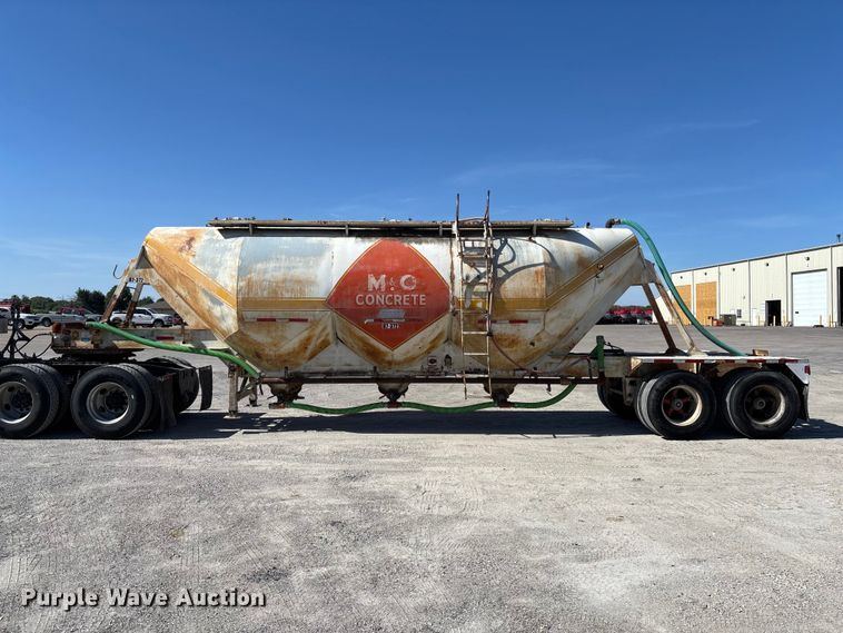 image for item FC5758 1968 Fruehauf tank trailer