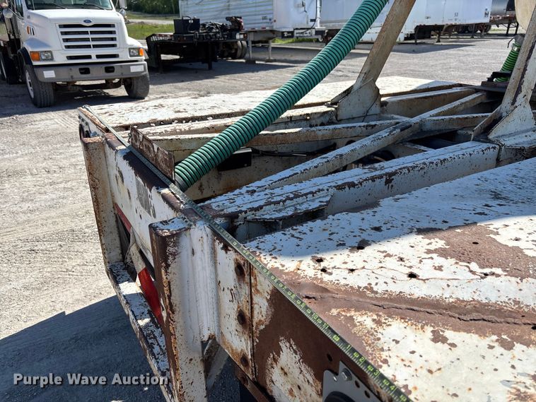 image for item FC5758 1968 Fruehauf tank trailer