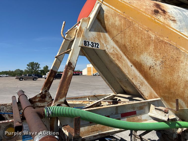 image for item FC5758 1968 Fruehauf tank trailer