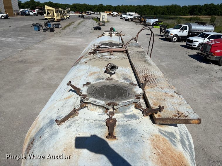 image for item FC5758 1968 Fruehauf tank trailer