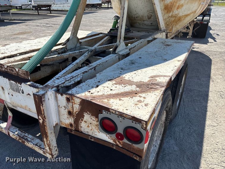 image for item FC5758 1968 Fruehauf tank trailer