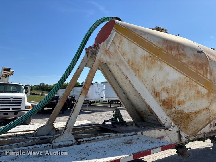 image for item FC5758 1968 Fruehauf tank trailer