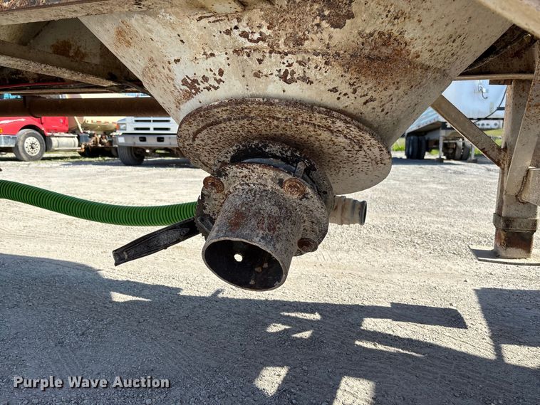 image for item FC5758 1968 Fruehauf tank trailer