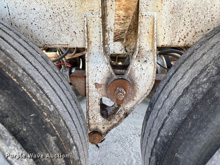 image for item FC5758 1968 Fruehauf tank trailer