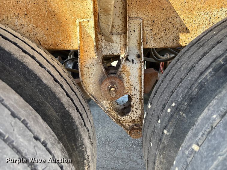 image for item FC5758 1968 Fruehauf tank trailer