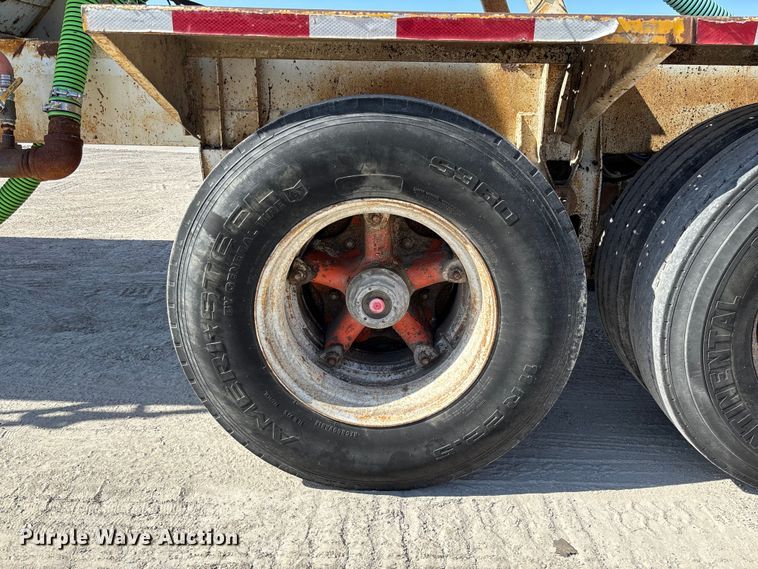 image for item FC5758 1968 Fruehauf tank trailer