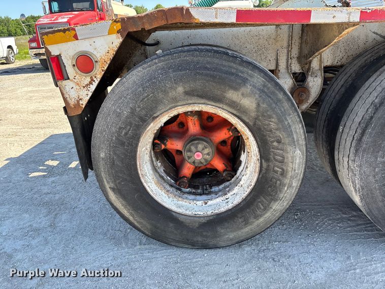 image for item FC5758 1968 Fruehauf tank trailer