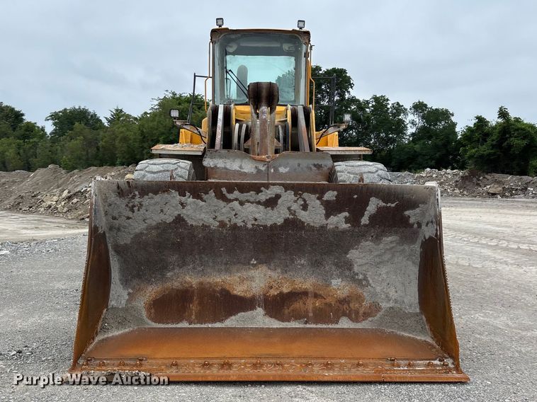 image for item FG0380 2001 Volvo L150D wheel loader