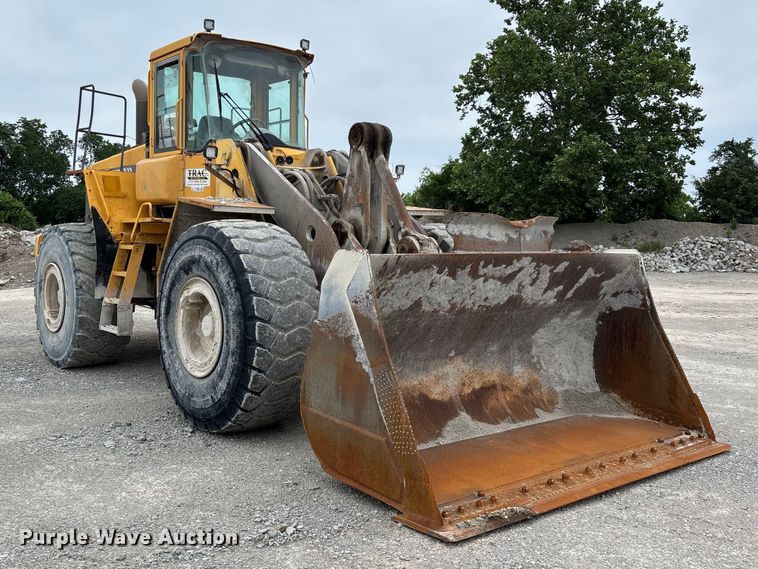 image for item FG0380 2001 Volvo L150D wheel loader