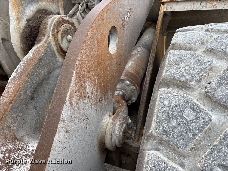image for item FG0380 2001 Volvo L150D wheel loader