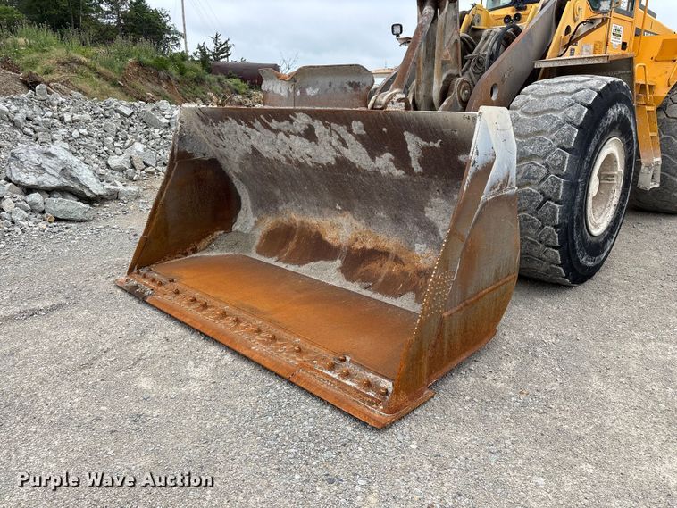image for item FG0380 2001 Volvo L150D wheel loader