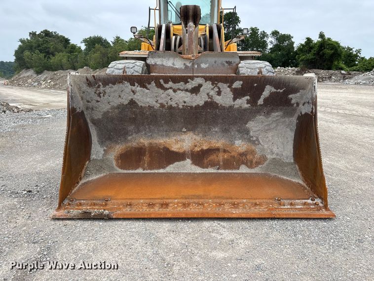 image for item FG0380 2001 Volvo L150D wheel loader