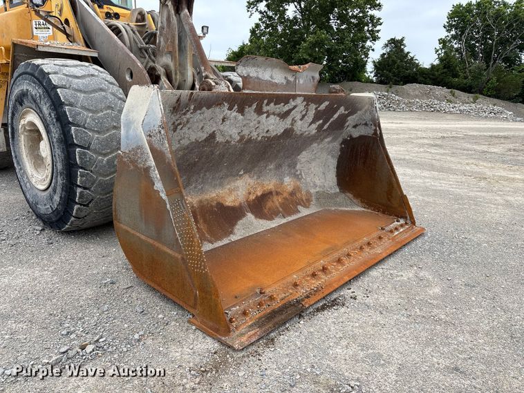 image for item FG0380 2001 Volvo L150D wheel loader