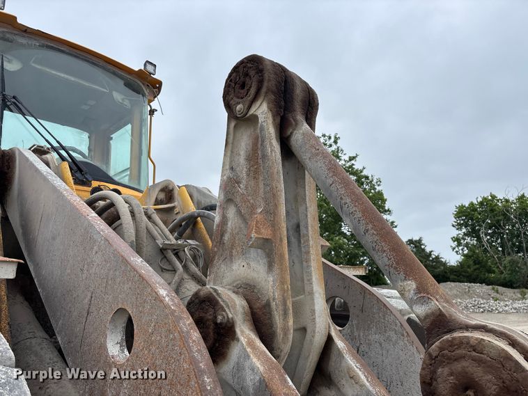 image for item FG0380 2001 Volvo L150D wheel loader