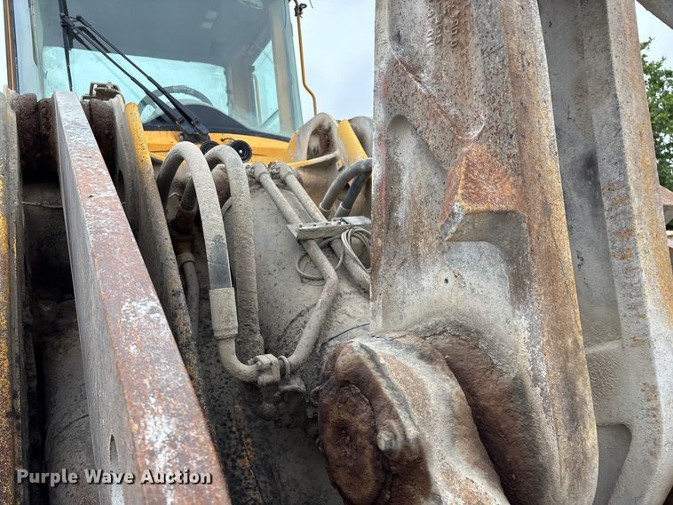 image for item FG0380 2001 Volvo L150D wheel loader