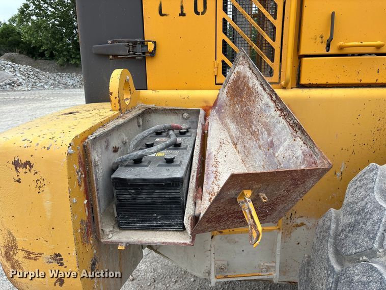 image for item FG0380 2001 Volvo L150D wheel loader