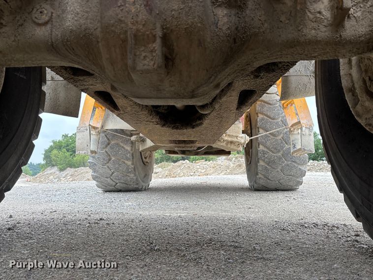image for item FG0380 2001 Volvo L150D wheel loader