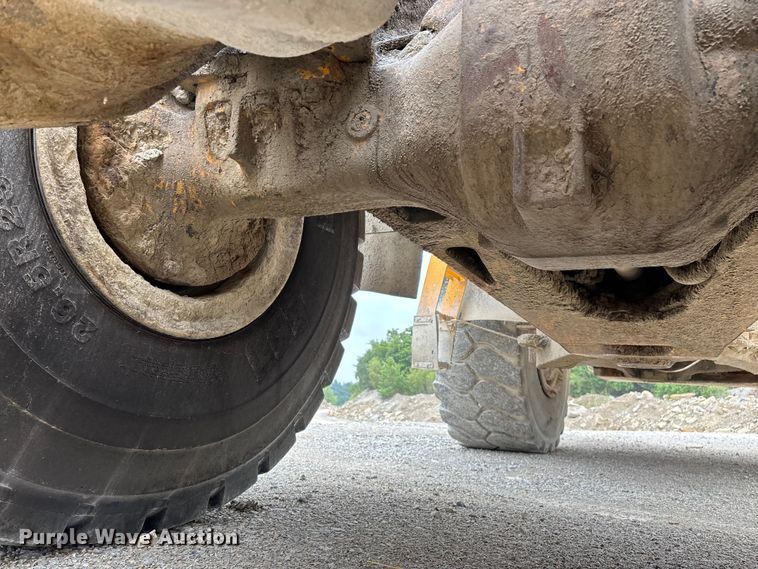 image for item FG0380 2001 Volvo L150D wheel loader