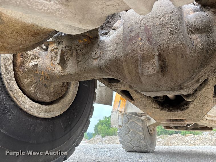 image for item FG0380 2001 Volvo L150D wheel loader