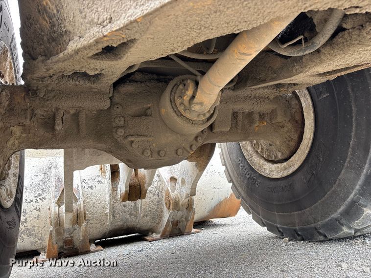 image for item FG0380 2001 Volvo L150D wheel loader